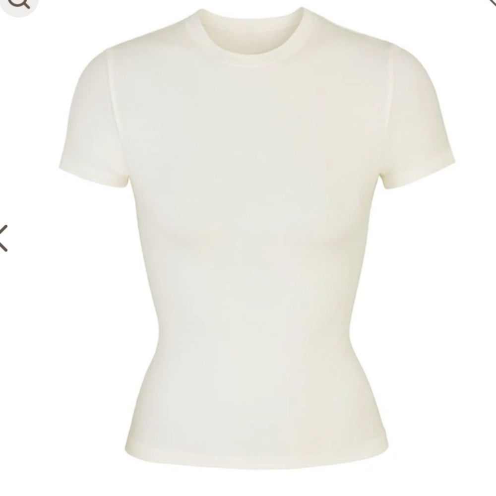 SKIMS short sleeve t-shirt